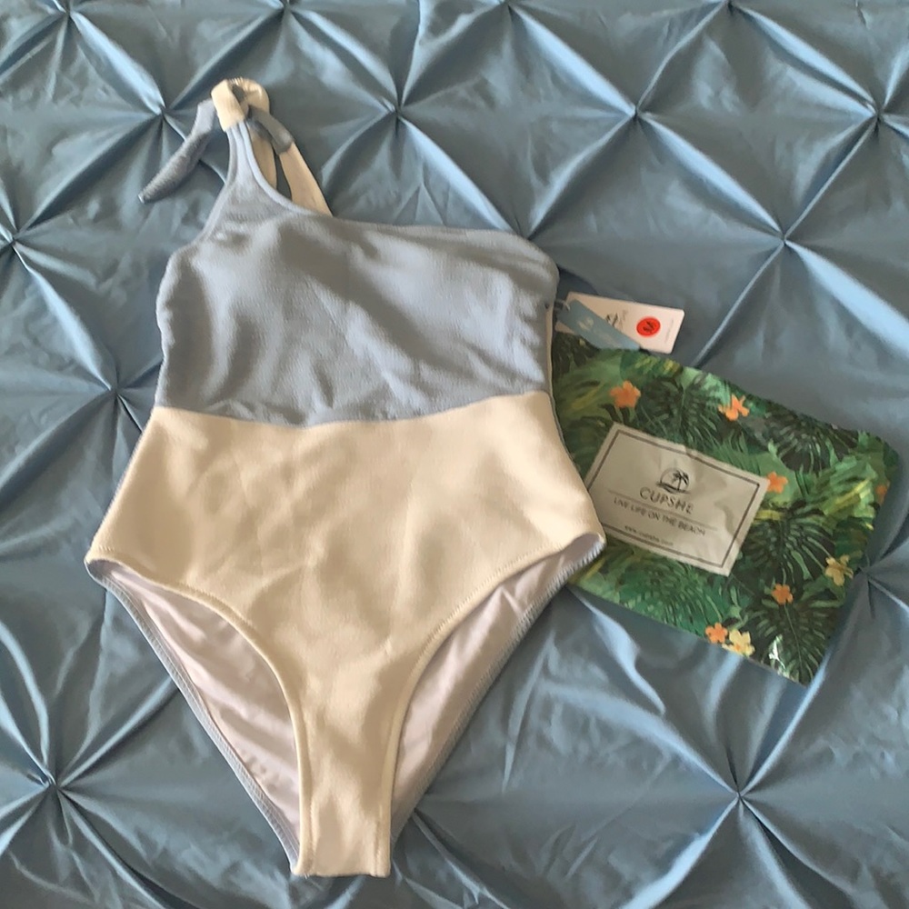 NWT CUPSHE single strap swimsuit.
